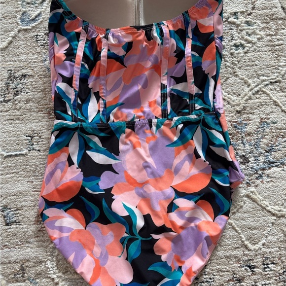 Hermoza Floral One-Piece Swimsuit - Picture 4 of 6